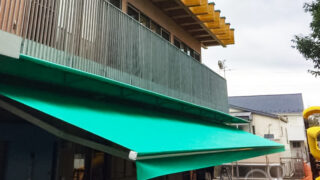 オーニングテントを保育園テラスに施工